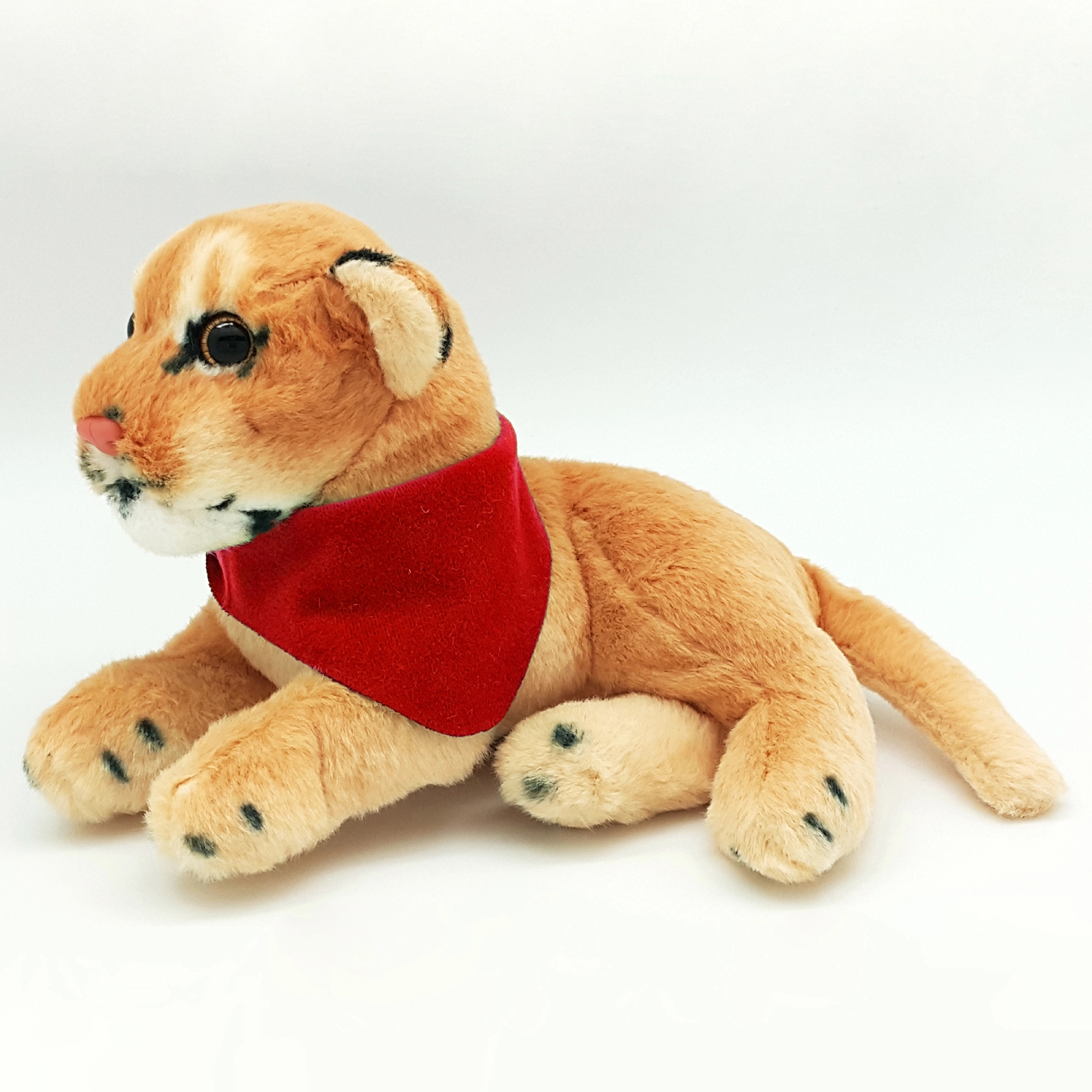 8" Jungle Animals Sitting Lioness 1