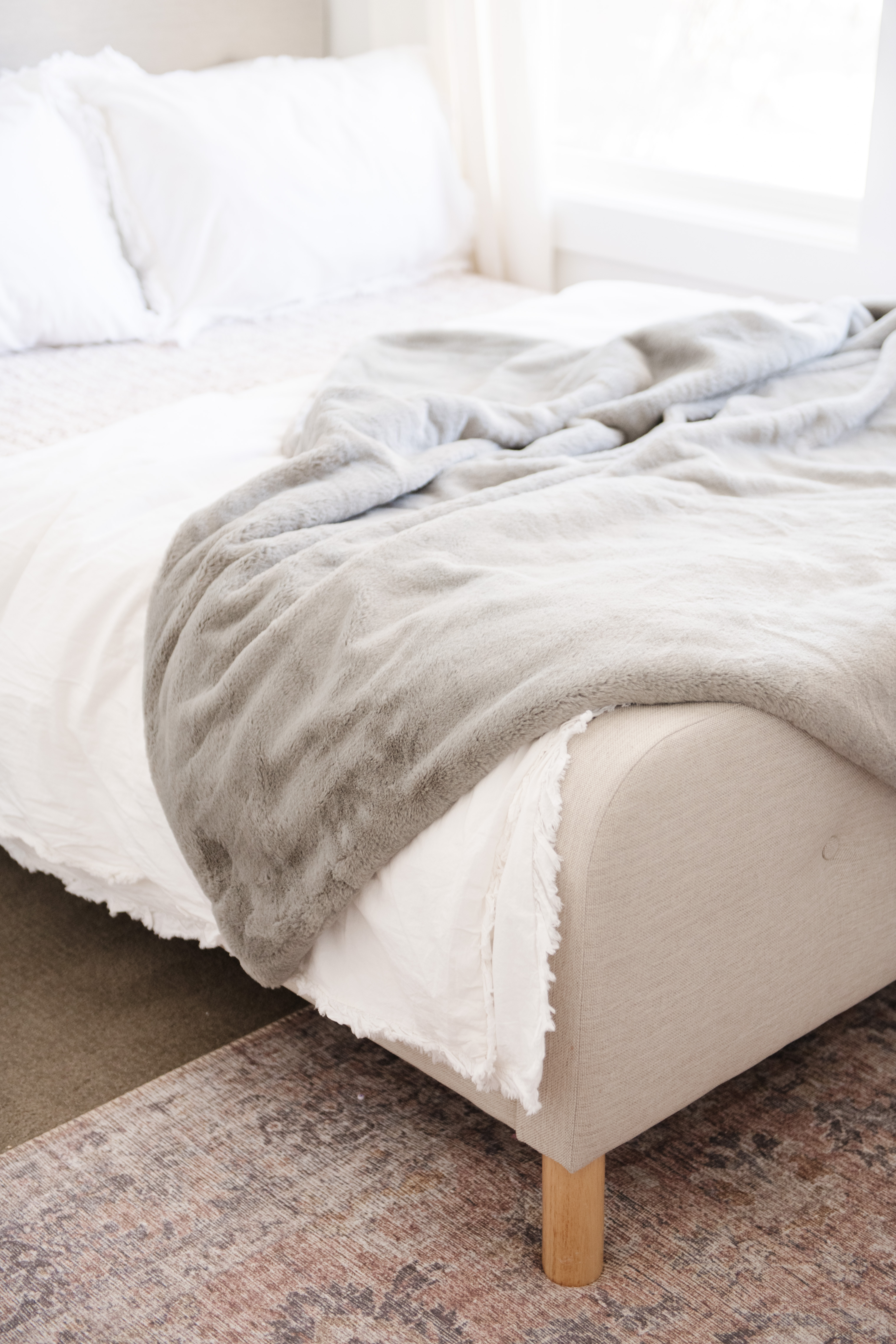 Grand Faux Fur Gray Mink-XL Luxury Blanket (60x80) 2