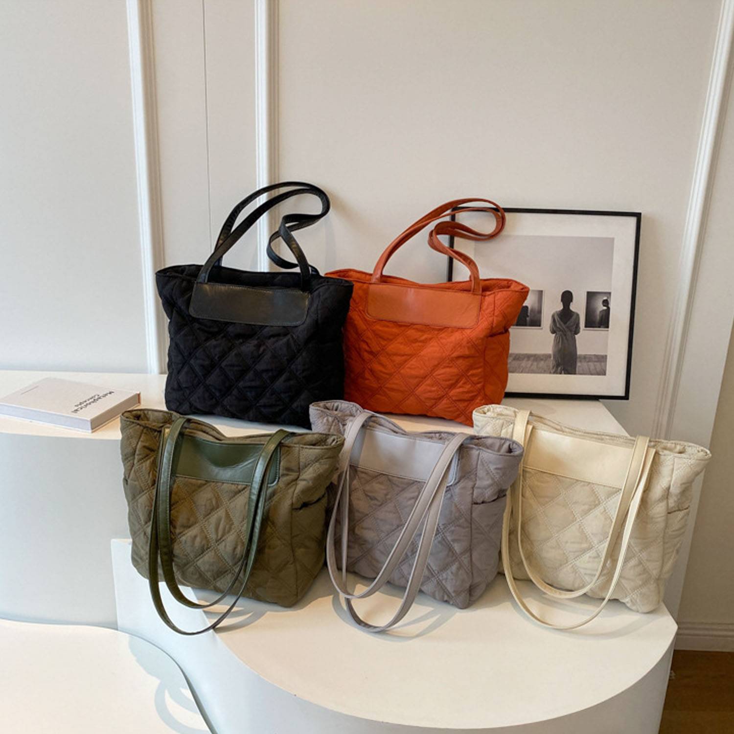 Large capacity quilted hobo handbag 4