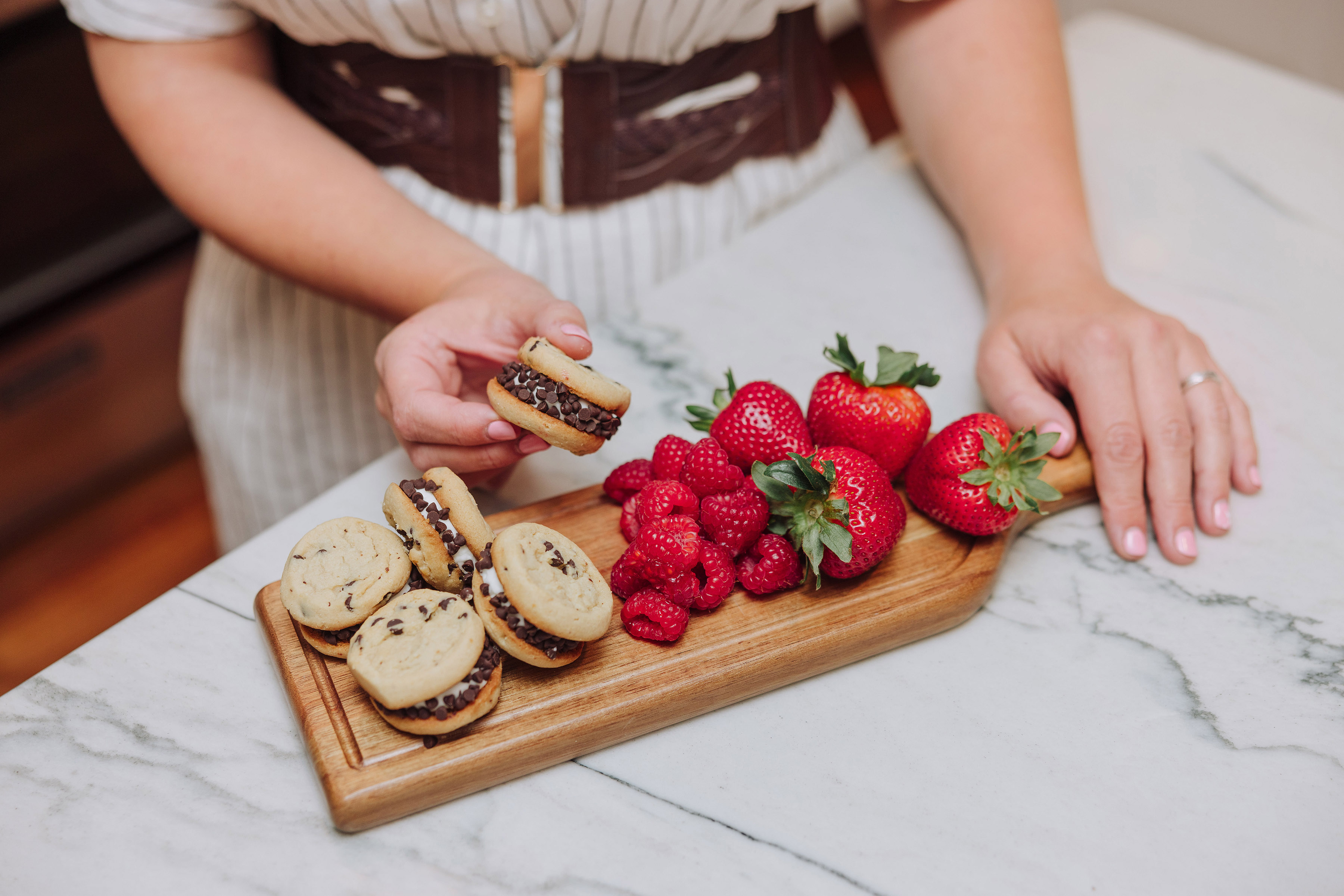 Botella Cheese Cutting Board & Serving Tray 5