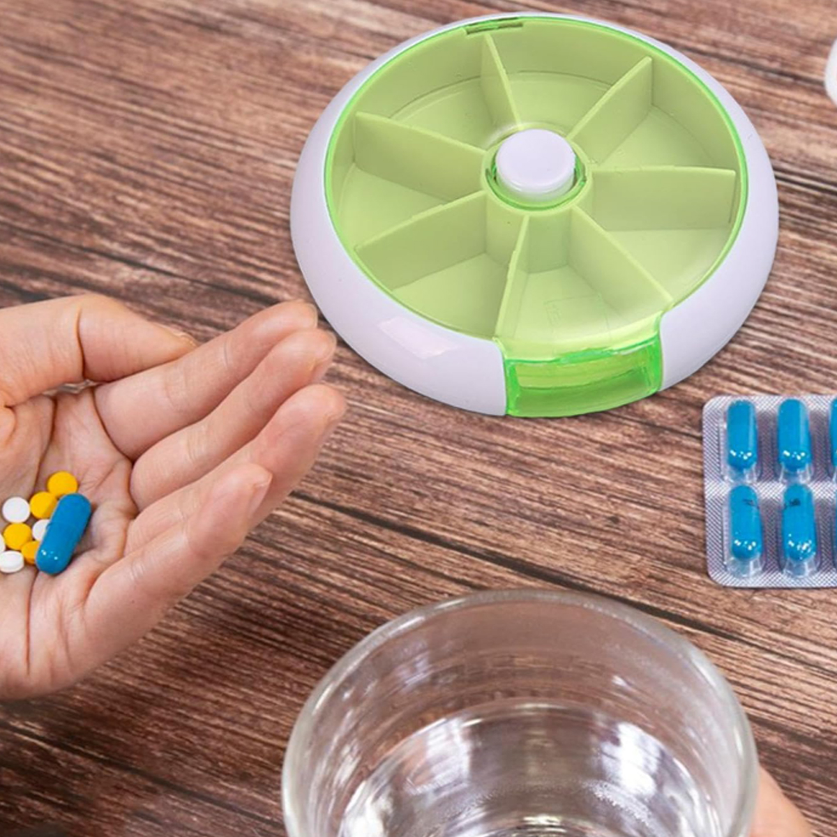 Portable 7 Day Rotating Pill Organizer Case 1