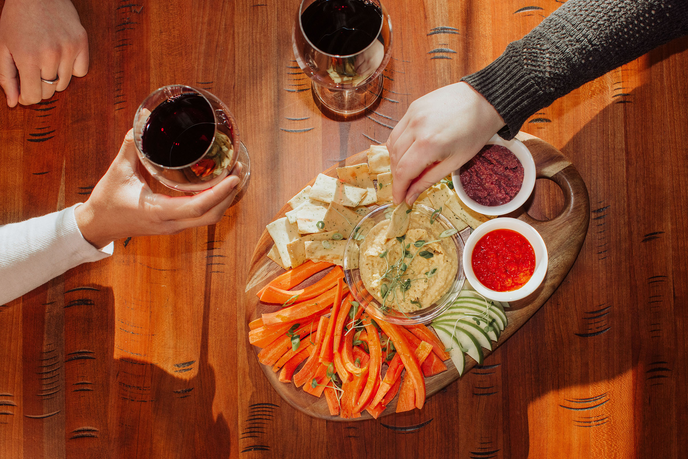 Pebble Shaped Acacia Serving Board 15" x 10" 4