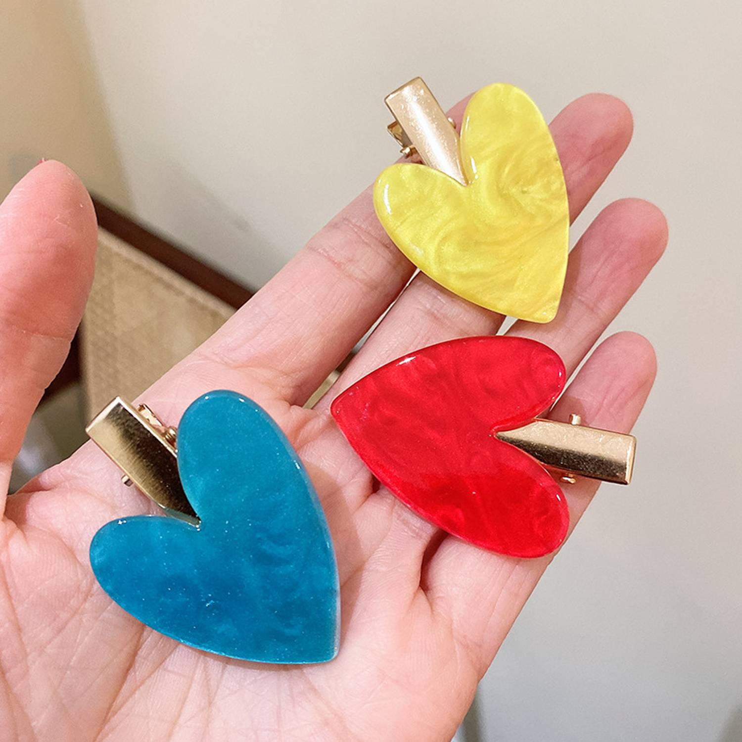 Girls Acrylic Heart Shape Hair Clip 1