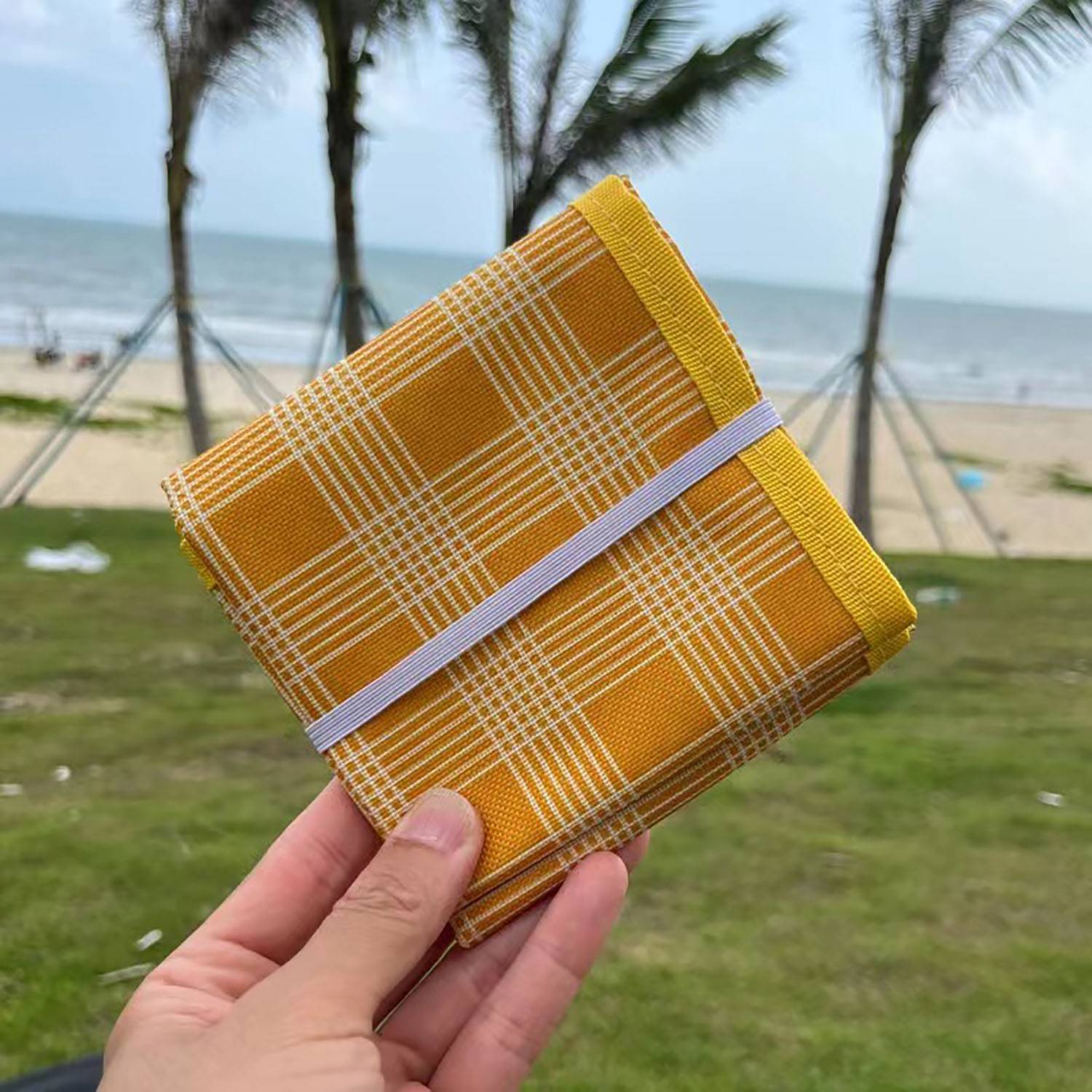Convenient picnic mat 5