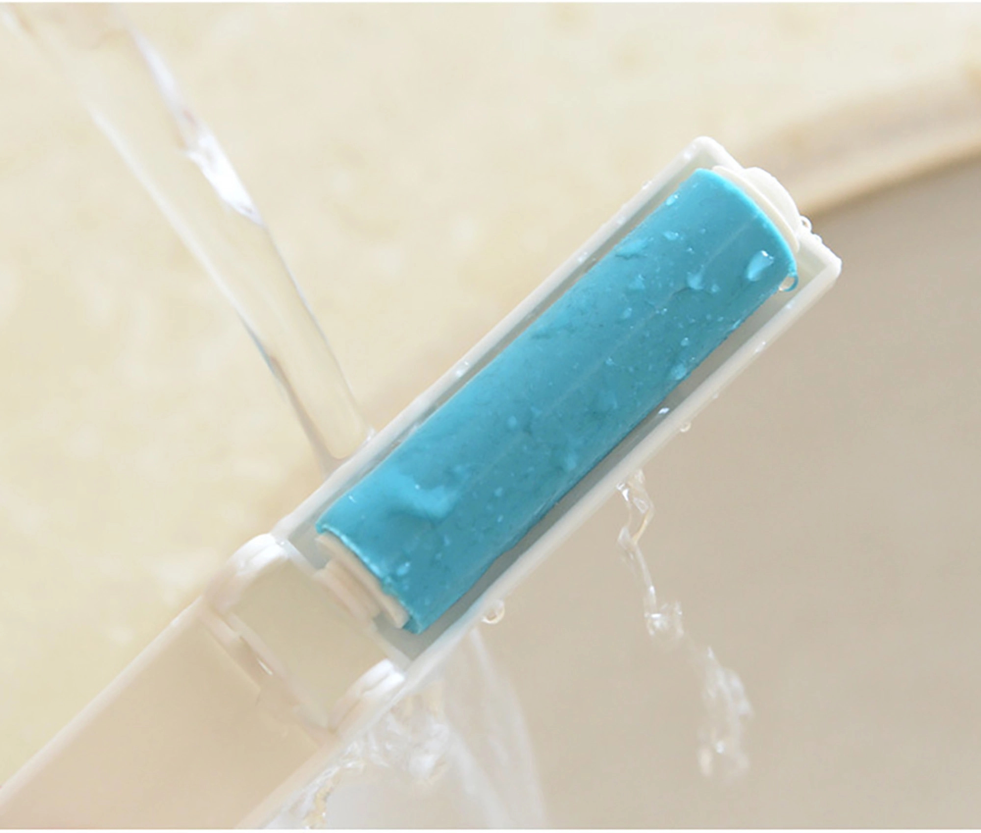 Mini Lint Roller Brush Hair Fabric Remover 4