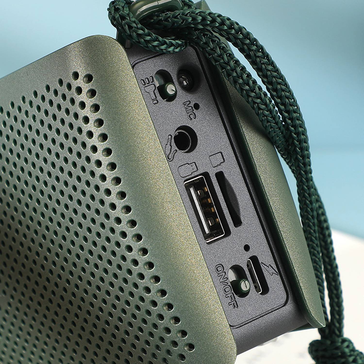 Wireless Waterproof Bass Portable Speaker 4