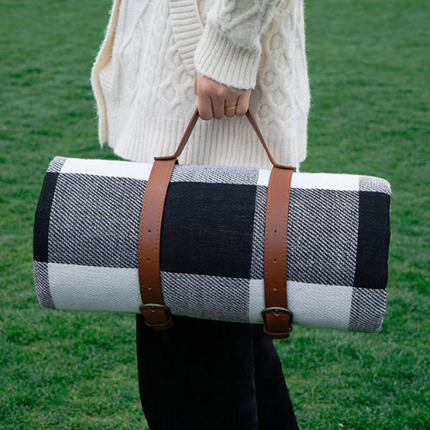 Foldable Thickened Wear-Resistant Waterproof Travel Blanket 7