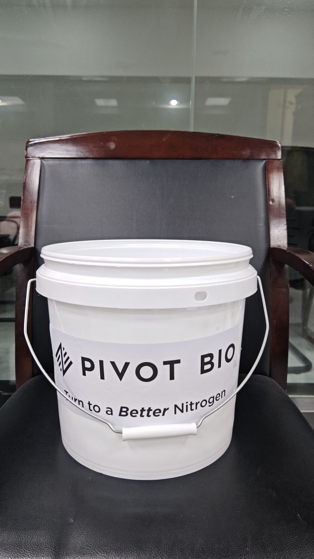 3.5 Gallon Plastic Bucket 2