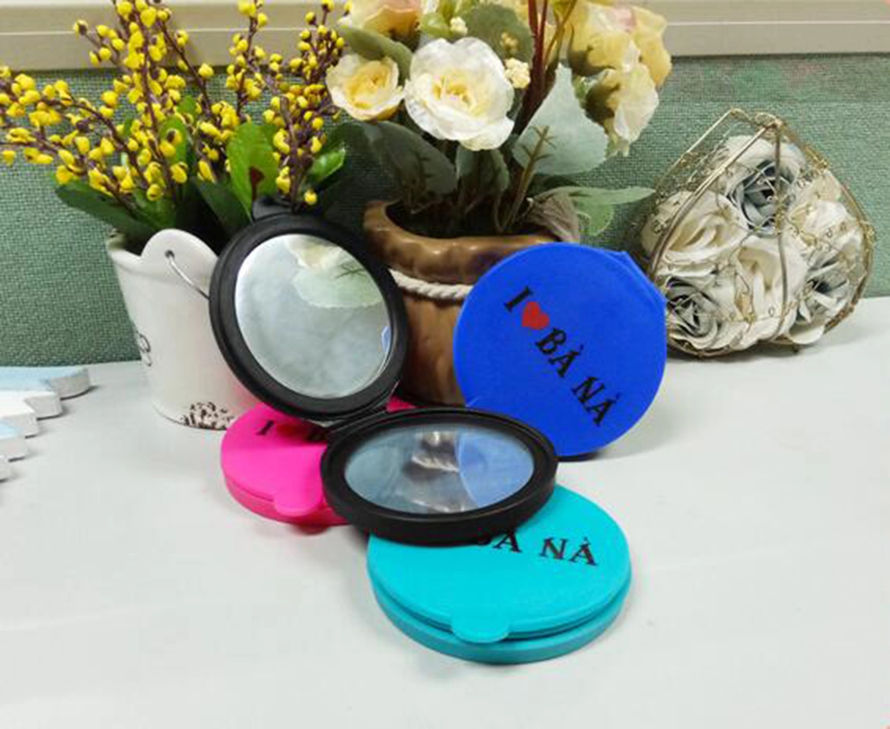 Foldable Silicone Makeup Mirror 9