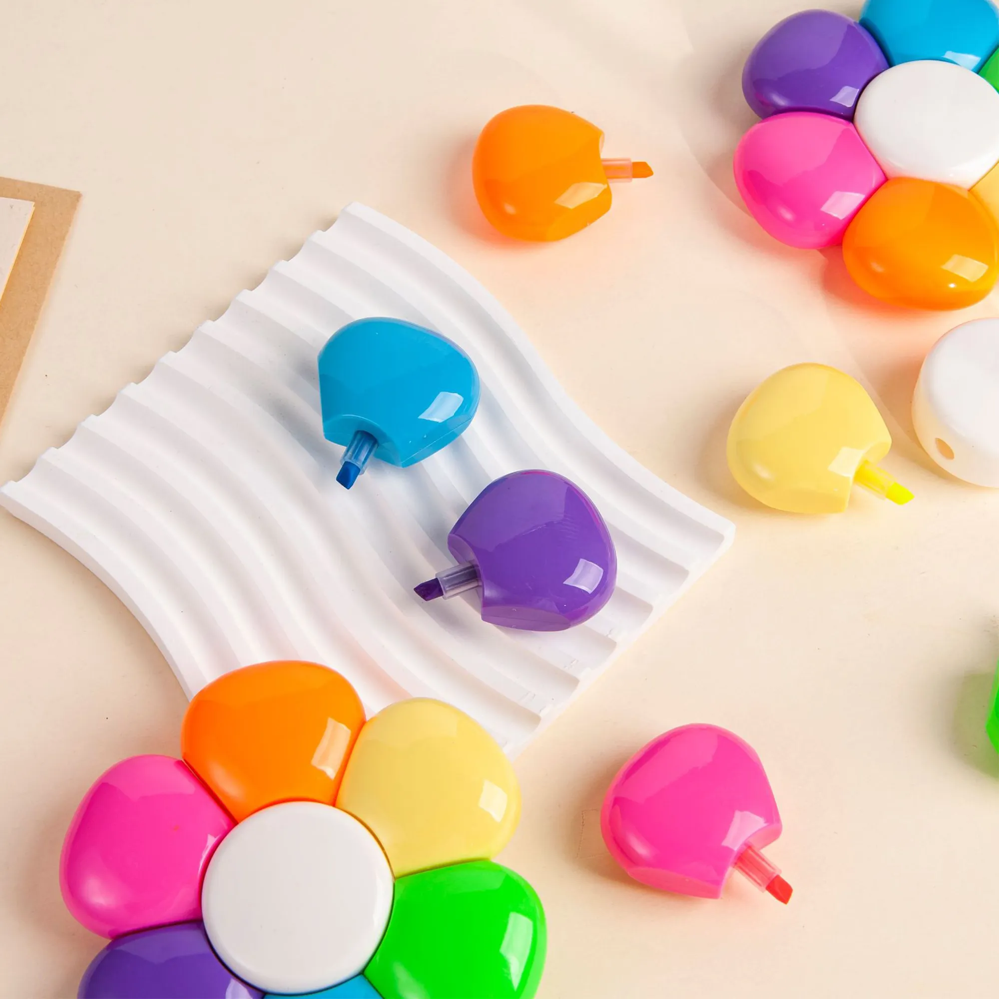 Flower-shaped Watercolor Fluorescent Marker 4