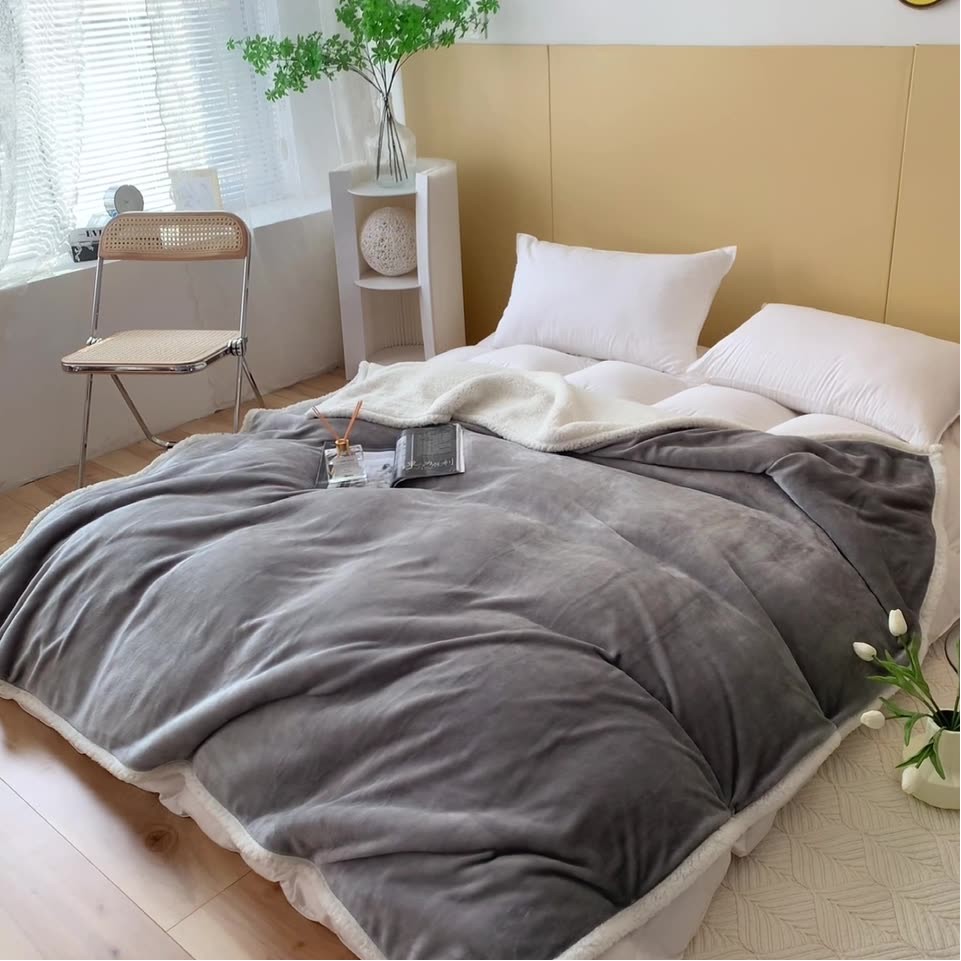 Sherpa Fleece Throw Blankets, Soft Fluffy Flannel Plush Blanket and Throw 1