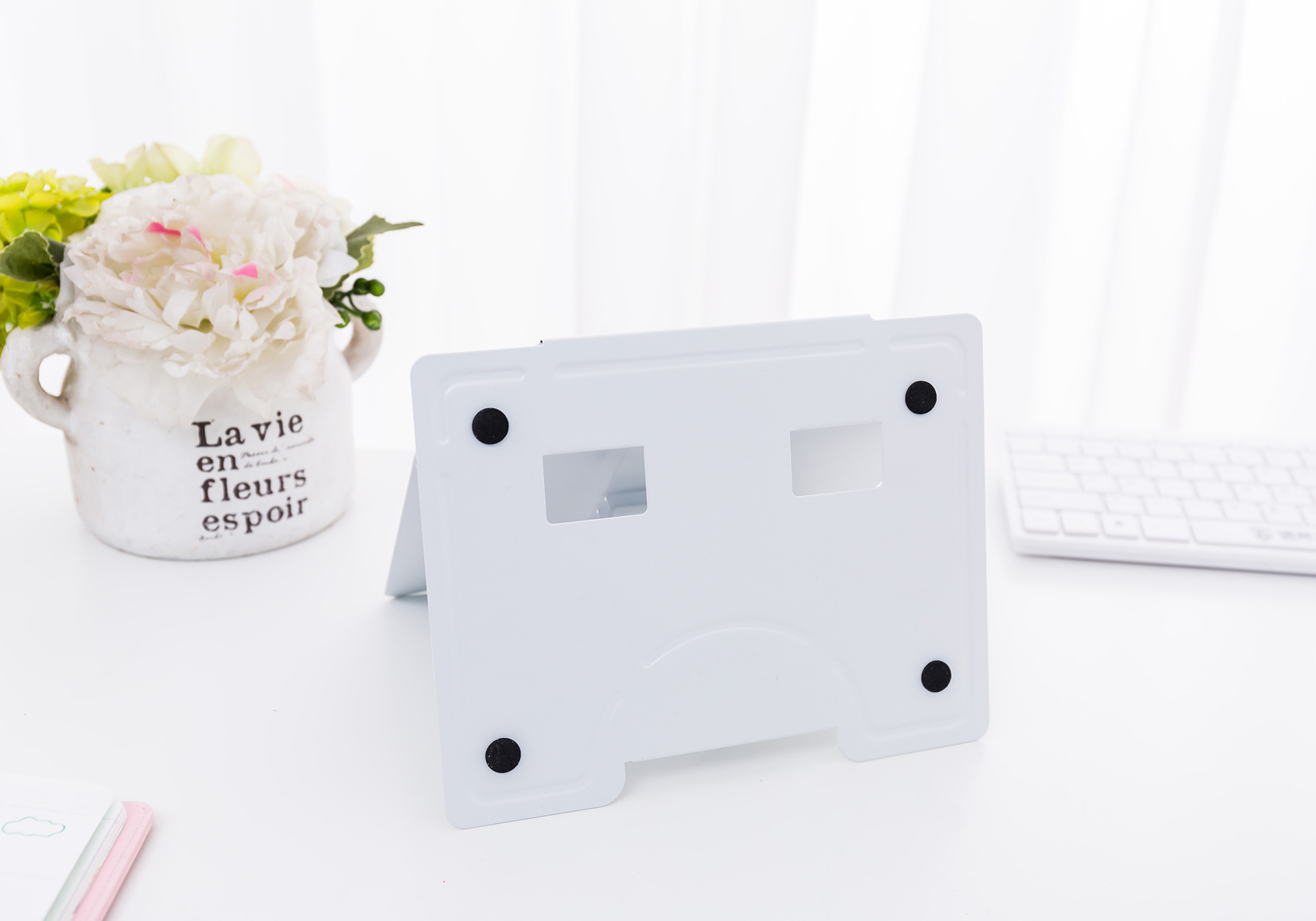 Simple Style Reading Rack 3