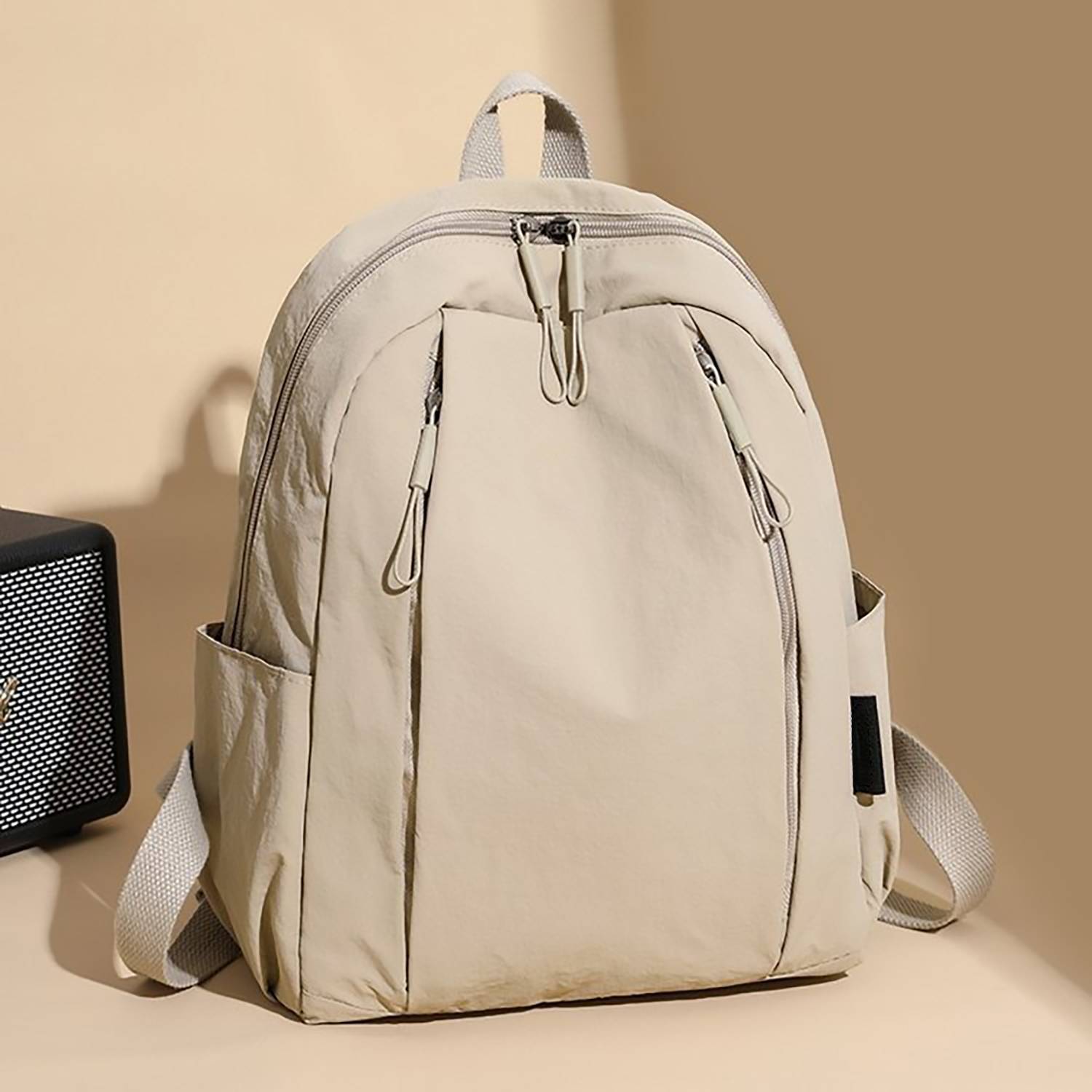 Fashionable,casual and versatile light waterproof backpack 4