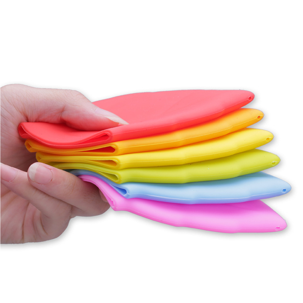 Silicone Outdoor Folding Maple Leaf-shaped Drink Cup 2