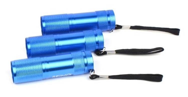 9 LED Flashlight 1