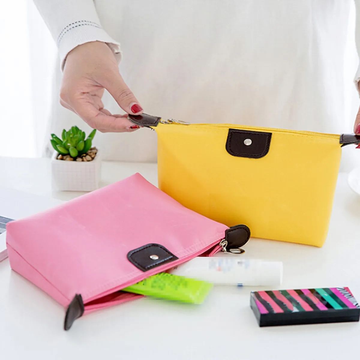 Small Women Cosmetic Makeup Bag 3