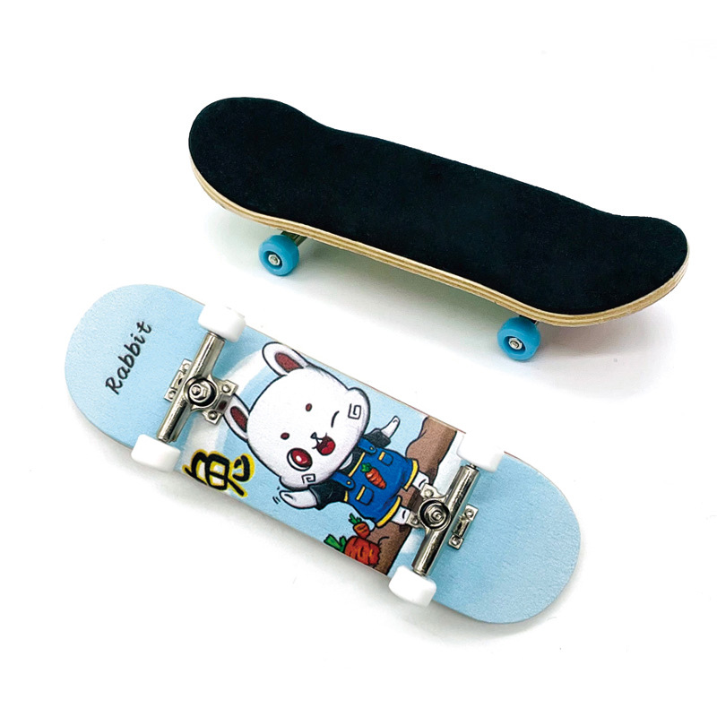Wooden Support Finger Skateboard 2