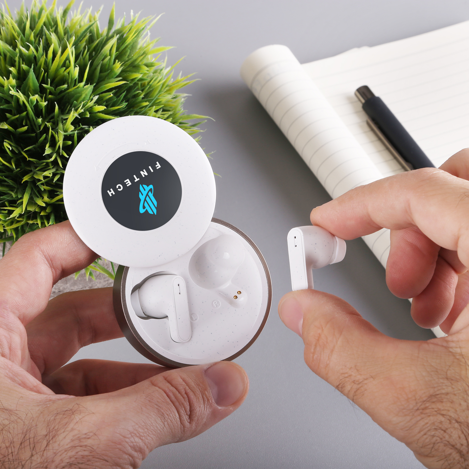Chromeo Wireless Earbuds And Wireless Charger 2