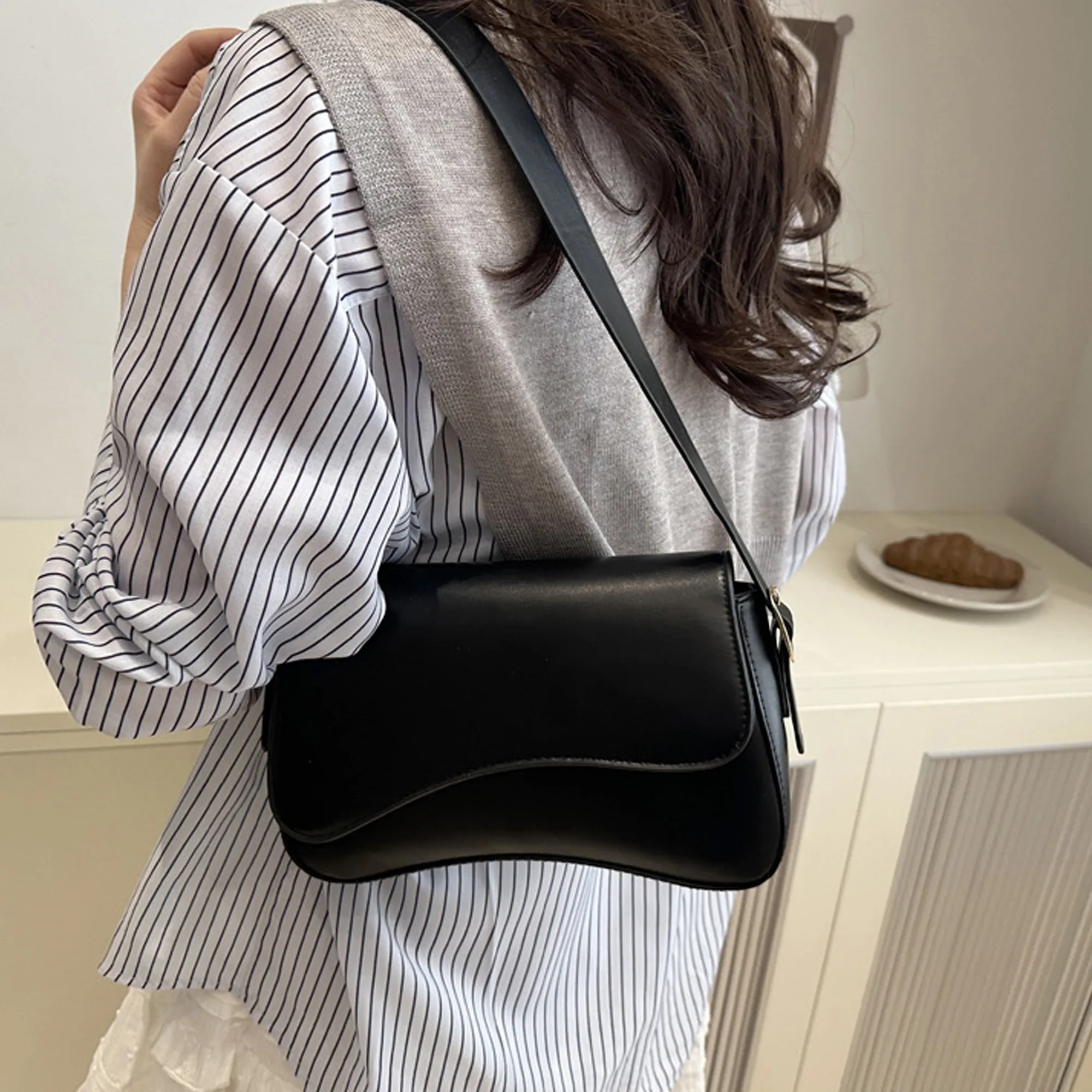 Women's Leather Crossbody Bag 3