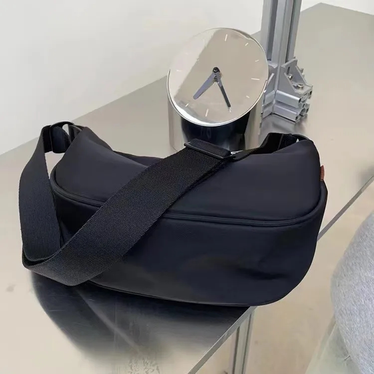 Nylon wide strap large capacity crossbody bag 4