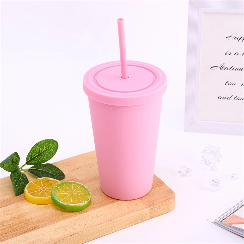 Plastic Cups with Lids and Straws 3