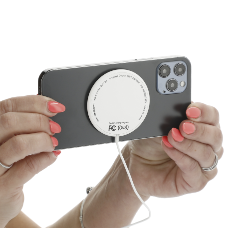 MagClick™ Fast Wireless Charging Pad 44