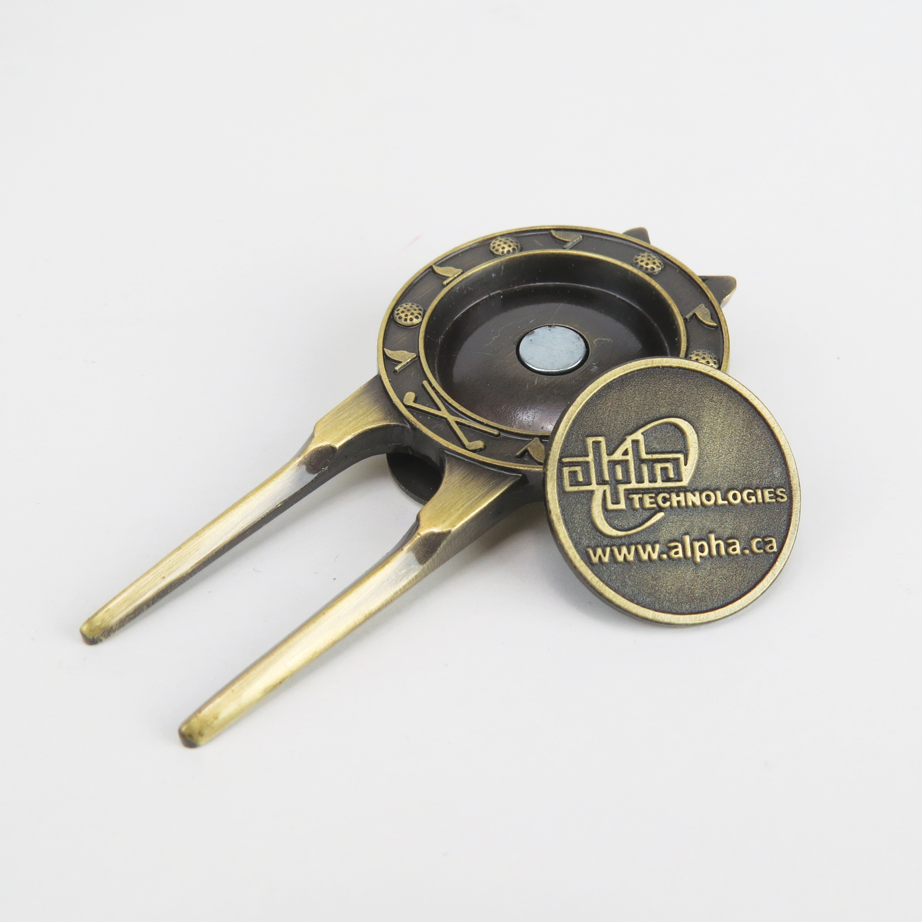 Ridged Golf Divot Tool 1