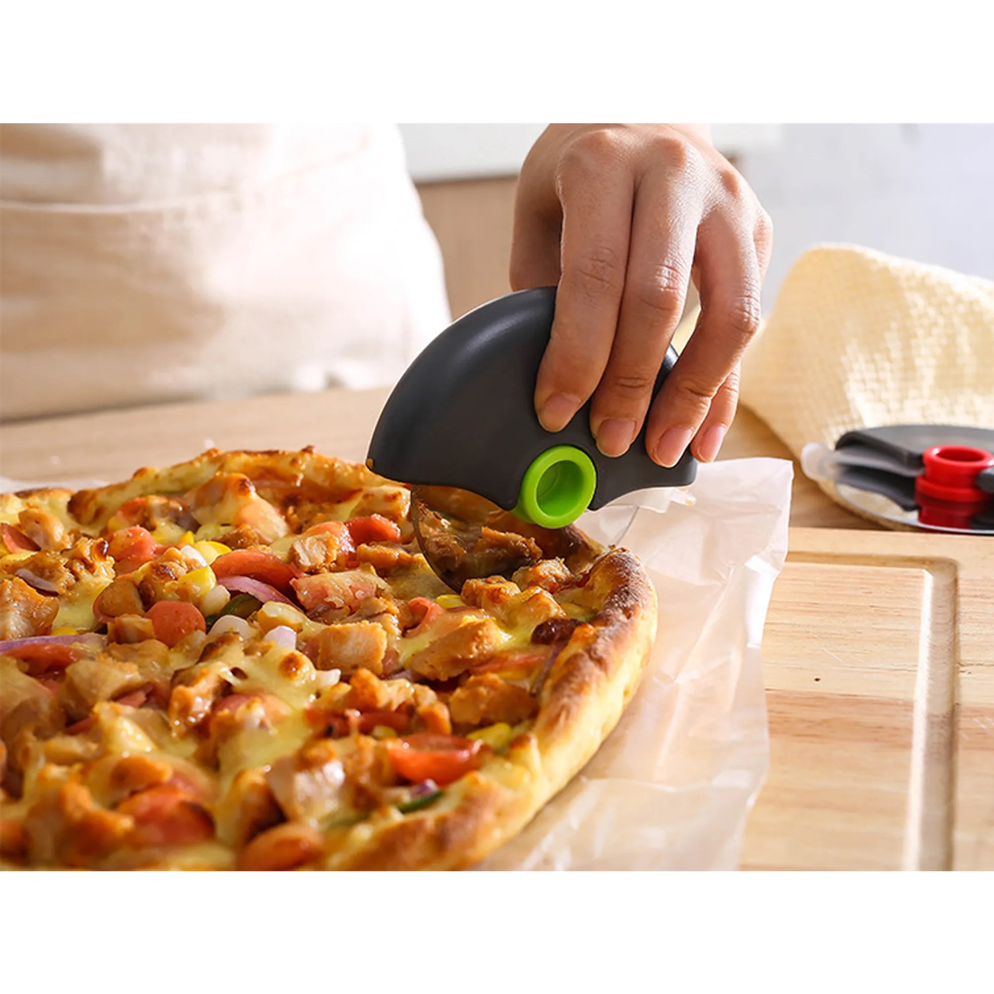Steel Roller Pizza Cutter With Cover 3